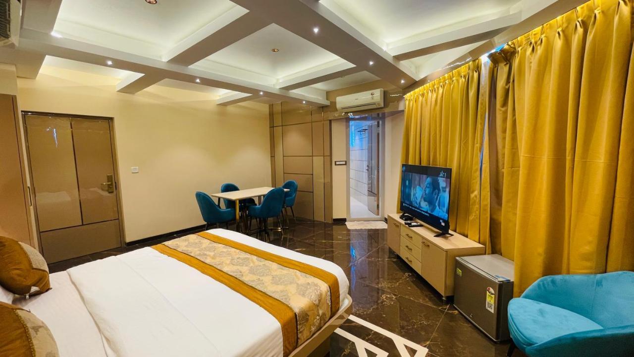 Home2 Renaissance Club Мумбаї Екстер'єр фото