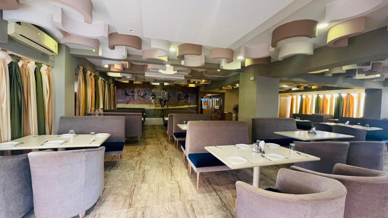 Home2 Renaissance Club Мумбаї Екстер'єр фото