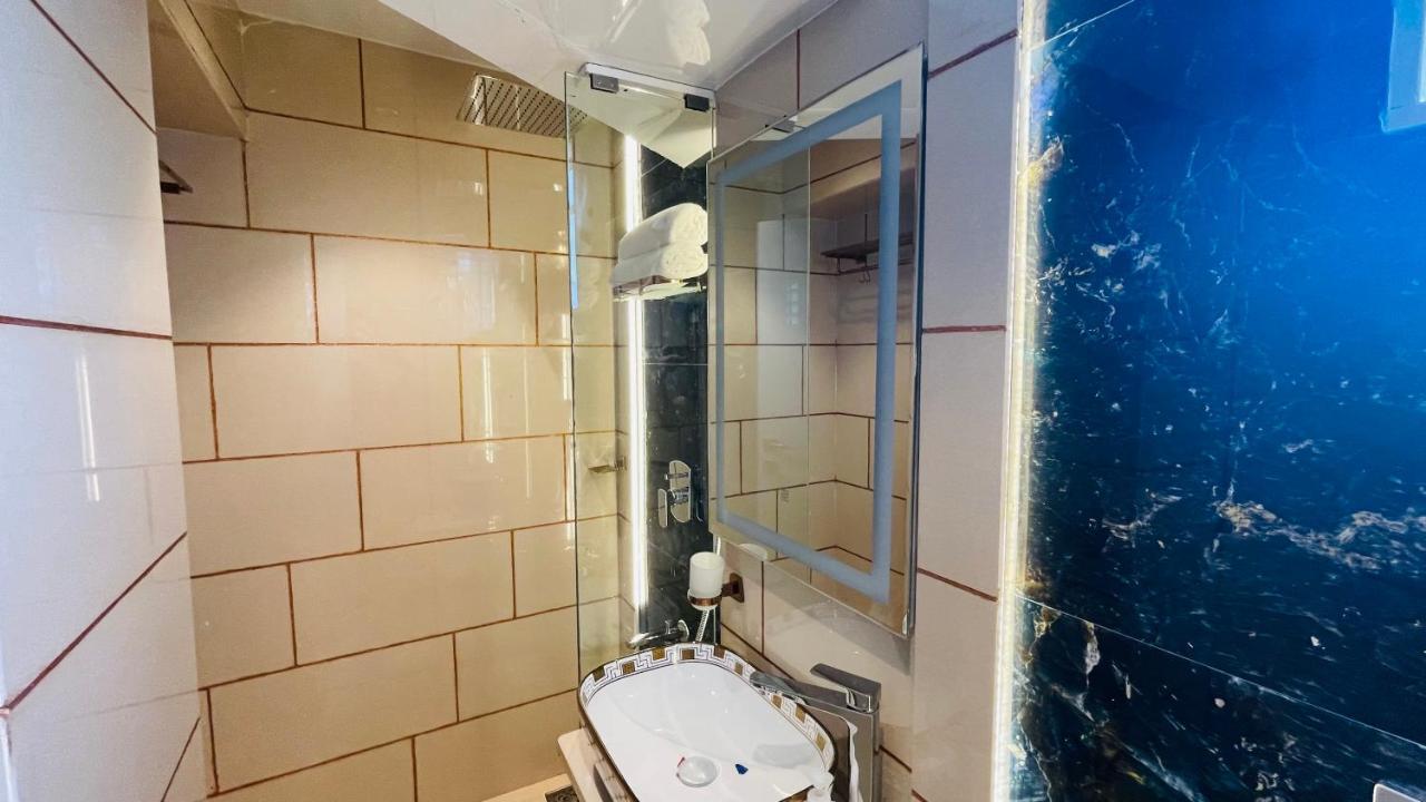Home2 Renaissance Club Мумбаї Екстер'єр фото