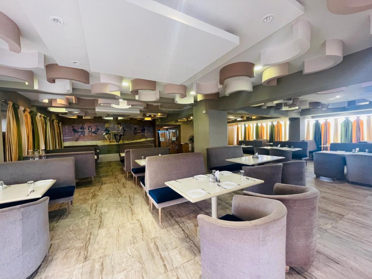Home2 Renaissance Club Мумбаї Екстер'єр фото
