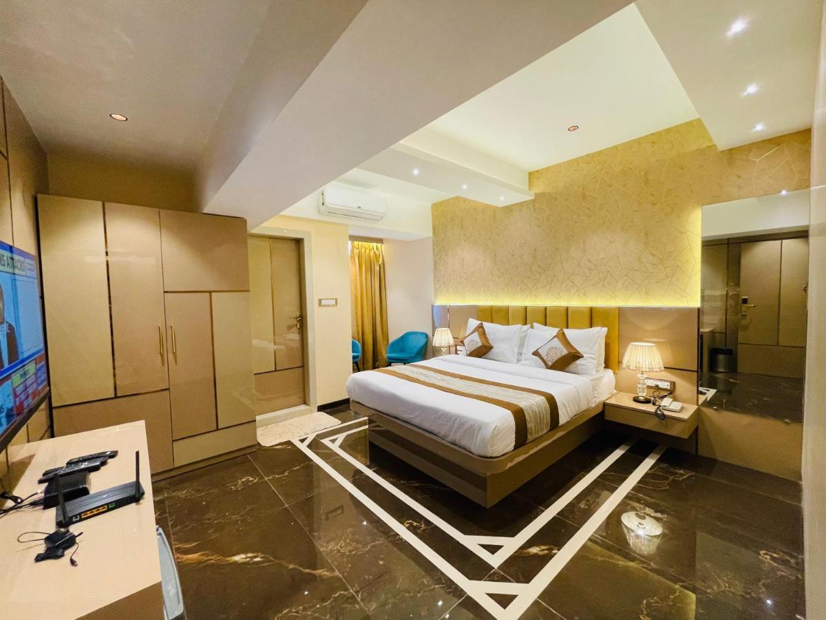 Home2 Renaissance Club Мумбаї Екстер'єр фото