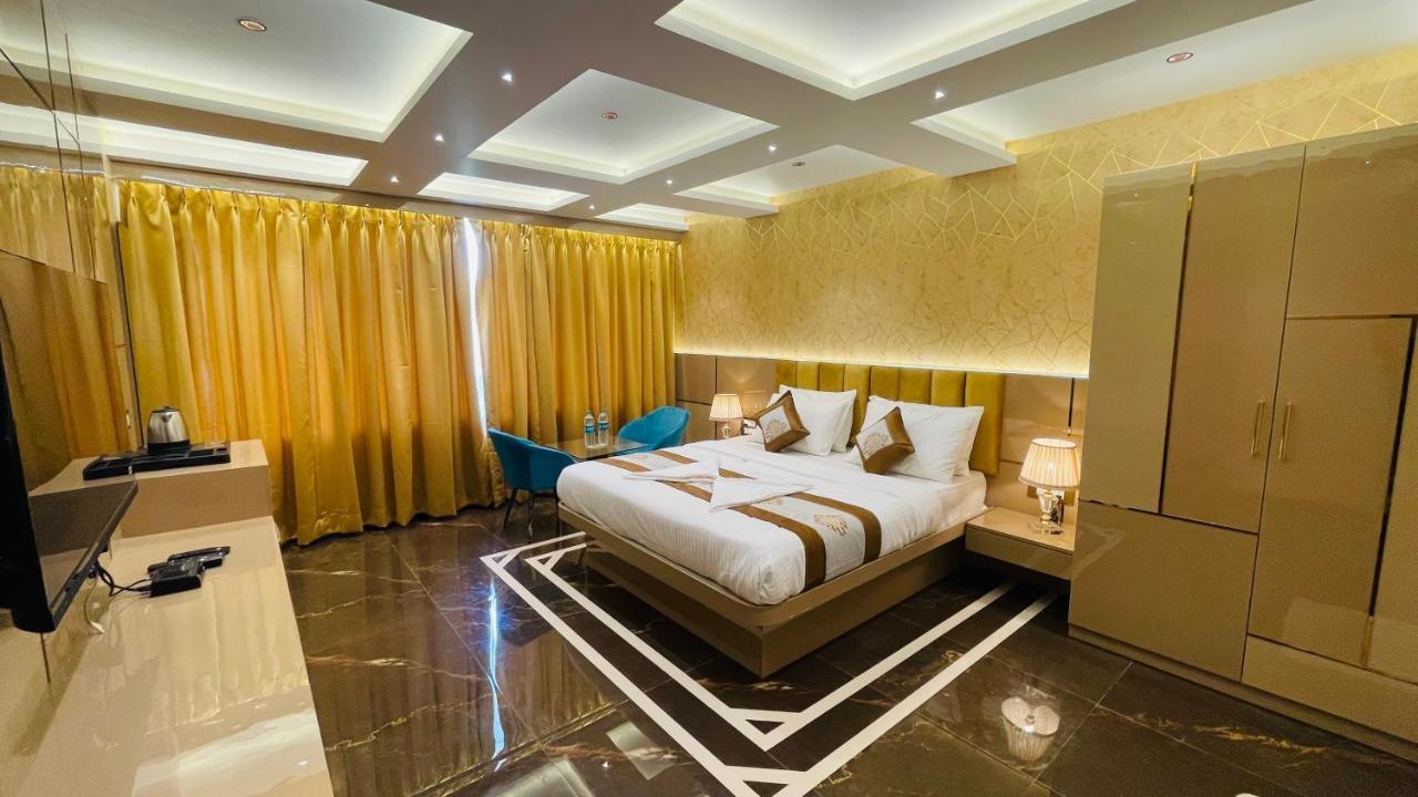 Home2 Renaissance Club Мумбаї Екстер'єр фото