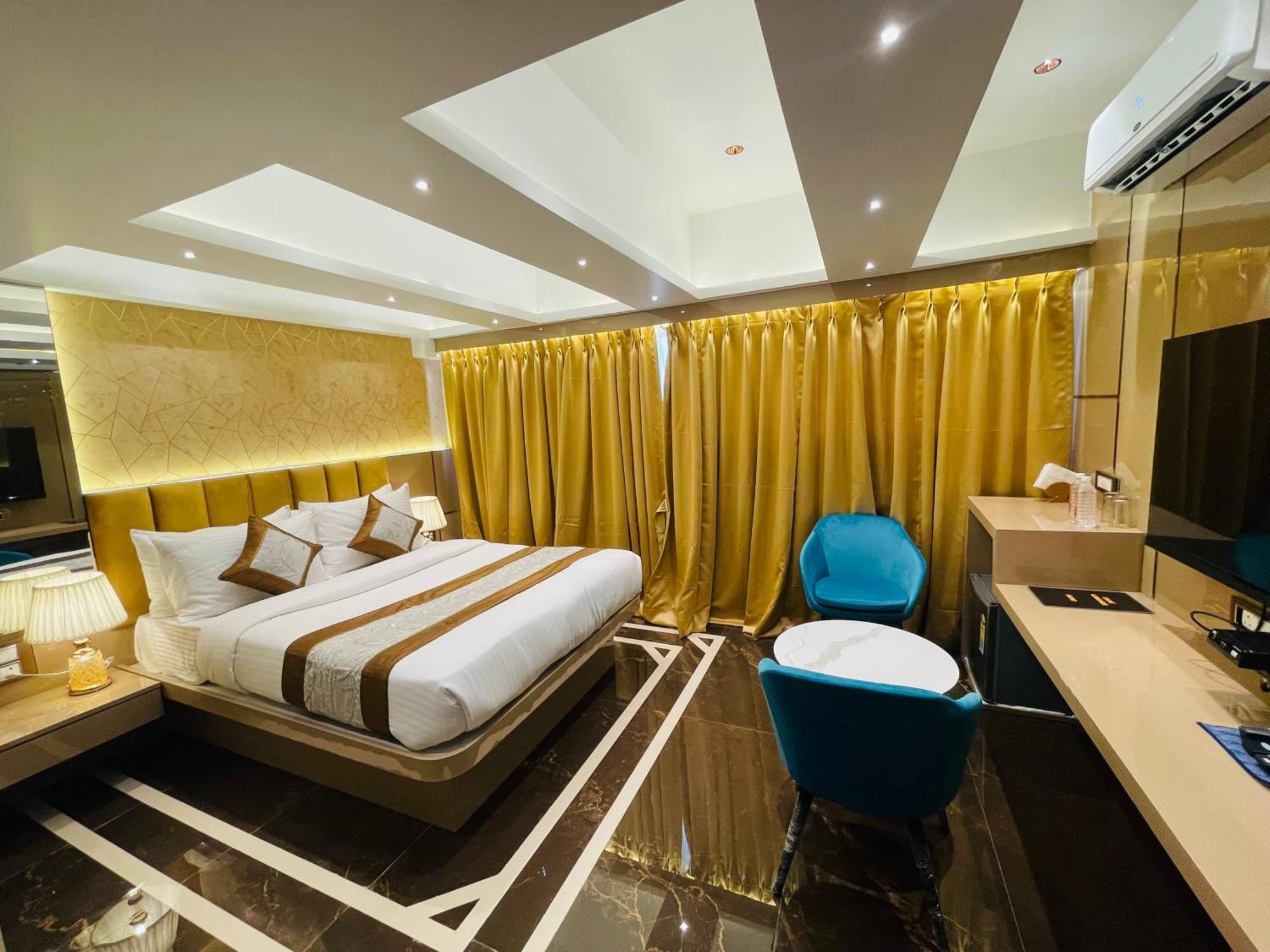 Home2 Renaissance Club Мумбаї Екстер'єр фото