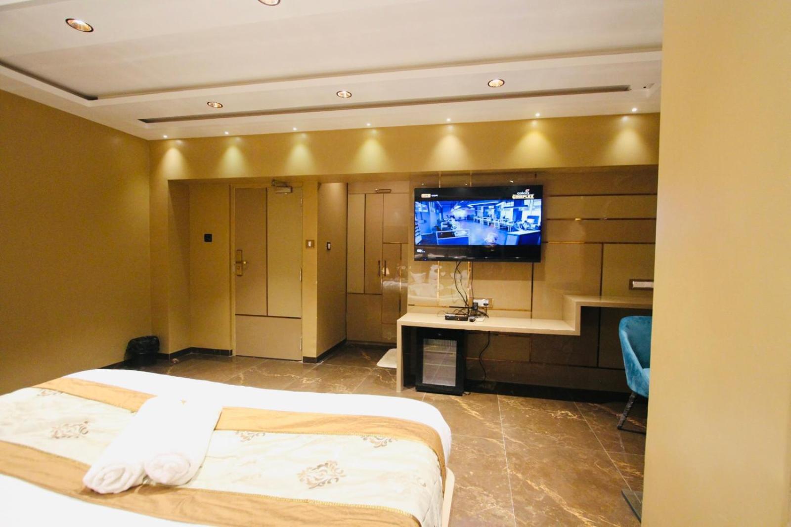 Home2 Renaissance Club Мумбаї Екстер'єр фото